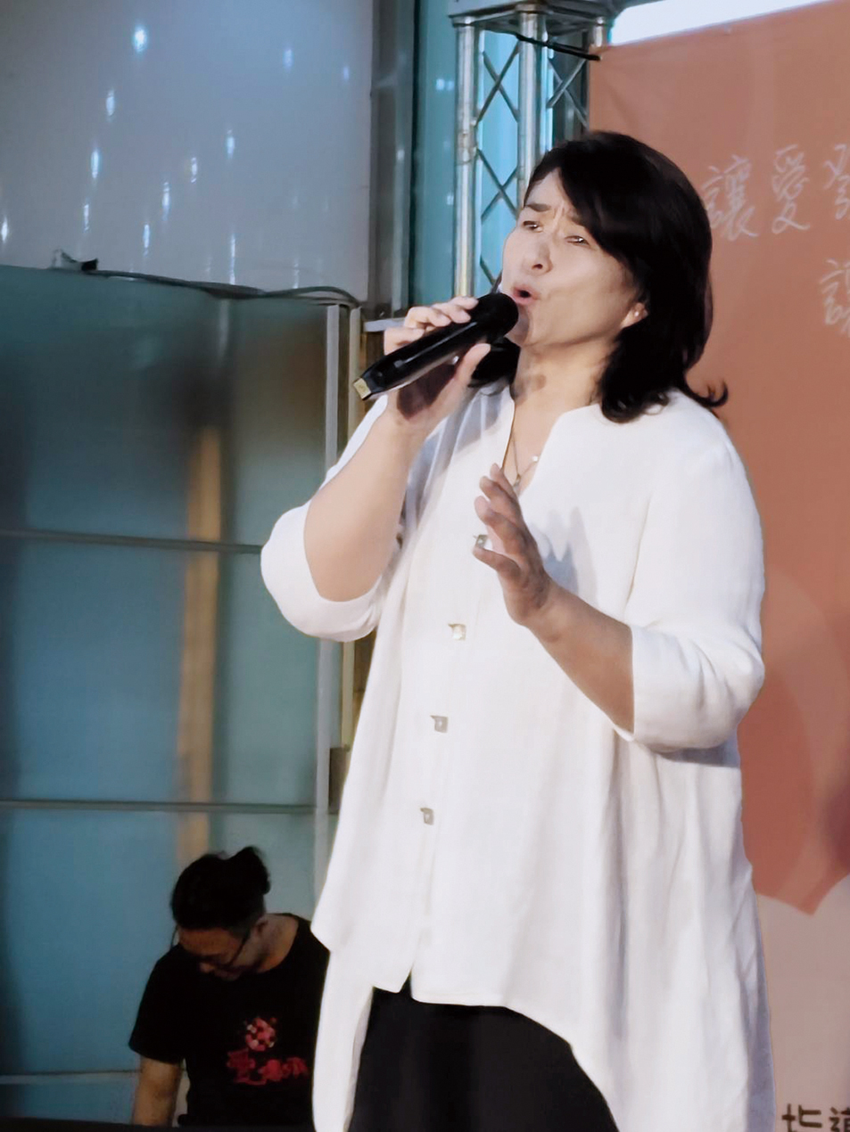 藝人裘海正演唱你其實你不懂我的心